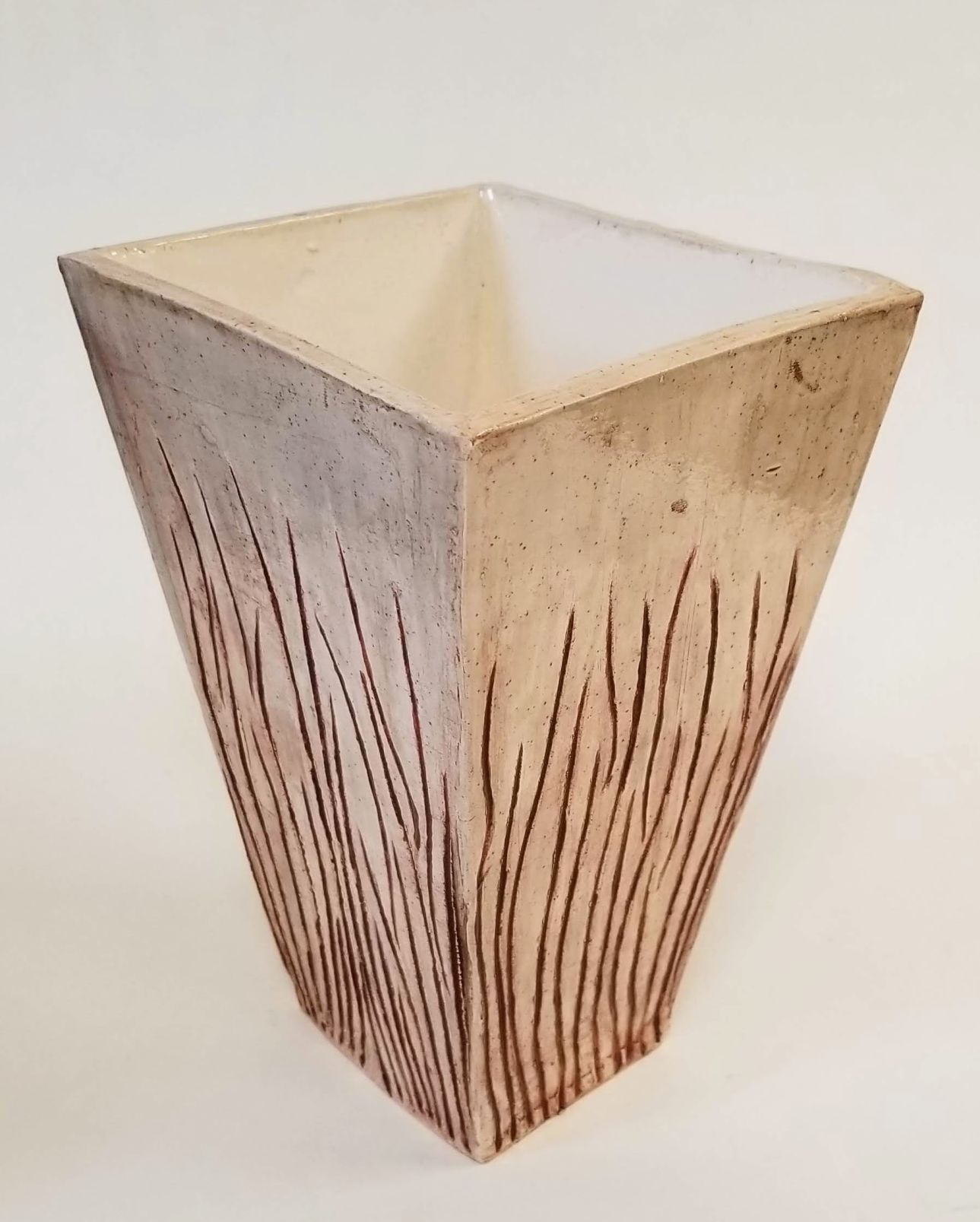 Waving grass vase